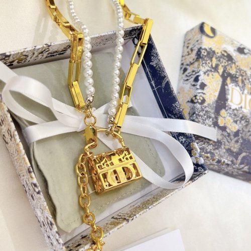 Dior Luxury Womens Necklace B021