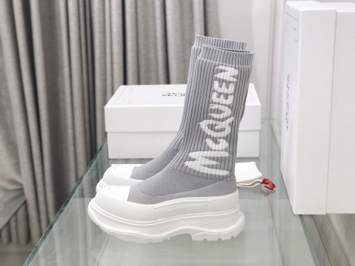 Alexander McQueen Women Shoes Sneakers Fashion Boots Design Luxury Brand Women's McQueen Graffiti Knit Tread Slick Boot in Black/white 708096W4U511041