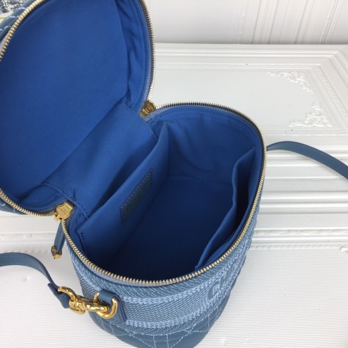 Dior Womens Bags Luxury Brand Fashion Small Diortravel Vanity Case Cannage Lambskin with Original Box