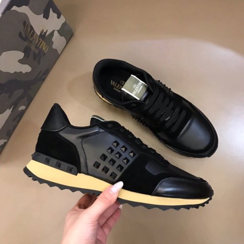 Valentino Men Shoes Fashion Design Luxury Brand ROCKRUNNER CAMOUFLAGE LAMINATED STUDDED SNEAKER with Original Box