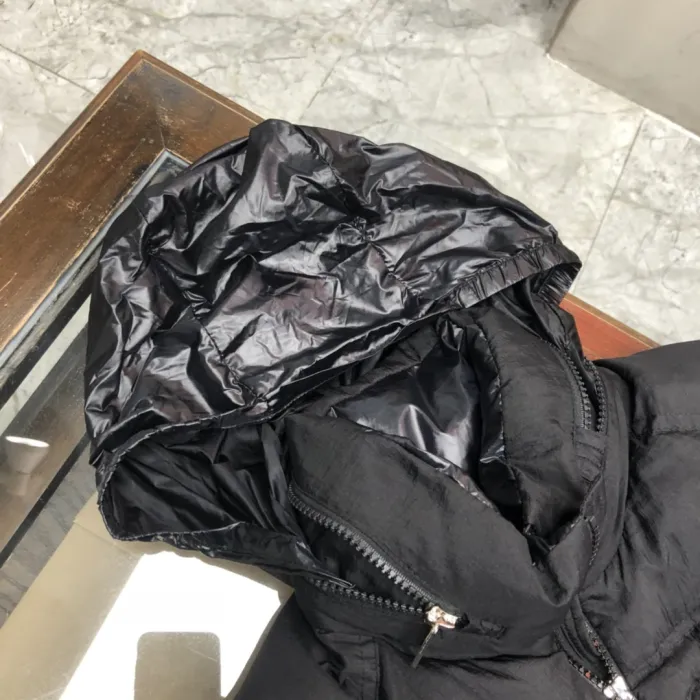 Moncler Design Mens Womens Winter Windprood Down Jackets Keep Warm 90% White Duck Down