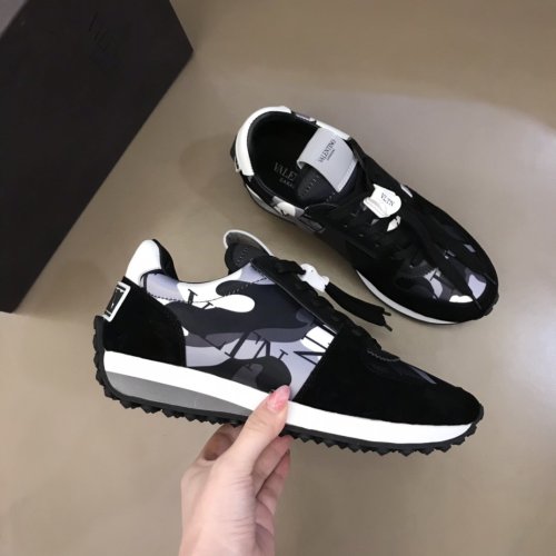 Valentino Men Shoes Fashion Design Luxury Brand ROCKRUNNER CAMOUFLAGE LAMINATED STUDDED SNEAKER with Original Box