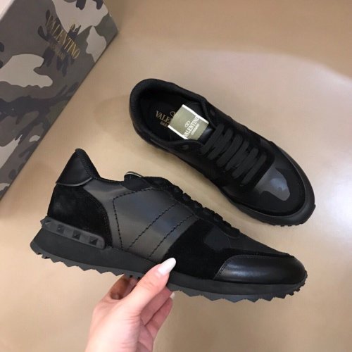 Valentino Men Shoes Fashion Design Luxury Brand ROCKRUNNER CAMOUFLAGE LAMINATED STUDDED SNEAKER with Original Box