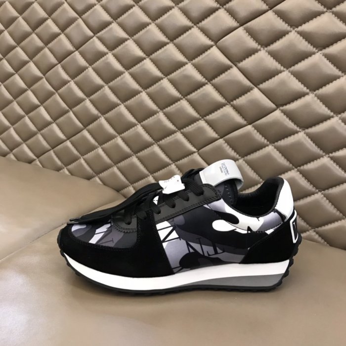 Valentino Men Shoes Fashion Design Luxury Brand ROCKRUNNER CAMOUFLAGE LAMINATED STUDDED SNEAKER with Original Box