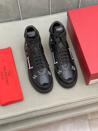 Valentino Men Shoes Fashion Design Luxury Brand Gumboy Sneakers Boots with Original Box