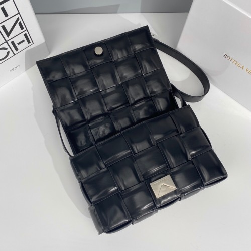 Bottega Veneta Luxury Design Women Bags Crossbody Bags Luxury Brand PADDED CASSETTE BAG with Original Box
