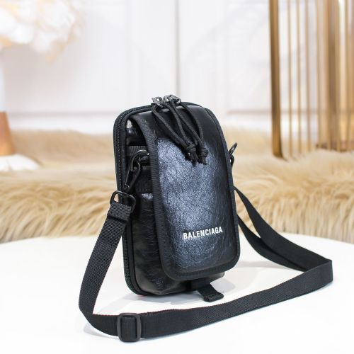 Balenciag Mens Bags EXPLORER MEDIUM CROSSBODY POUCH