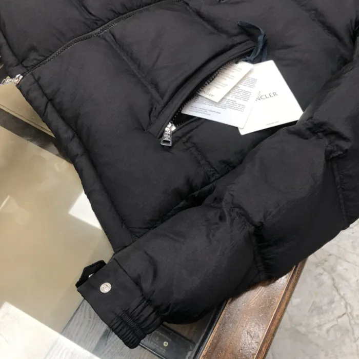 Moncler Design Mens Womens Winter Windprood Down Jackets Keep Warm 90% White Duck Down