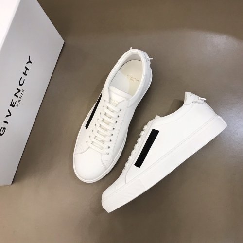 Givenchy Men Shoes Fashion Type Luxury Brand GIVENCHY SNEAKERS IN LEATHER WITH LATEX BAND BH0002H0T0-116