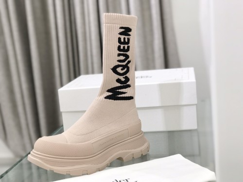 Alexander McQueen Women Shoes Sneakers Fashion Boots Design Luxury Brand Women's McQueen Graffiti Knit Tread Slick Boot in Black/white 708096W4U511041