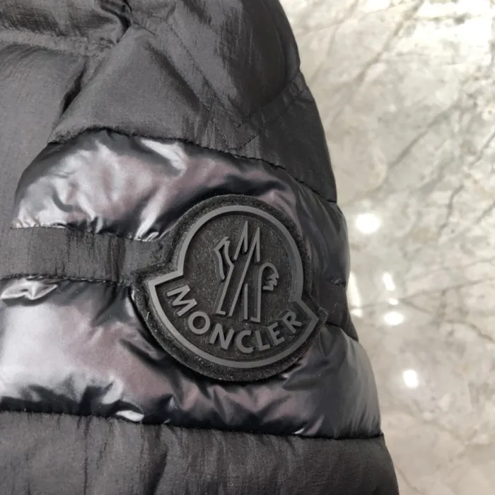 Moncler Design Mens Womens Winter Windprood Down Jackets Keep Warm 90% White Duck Down