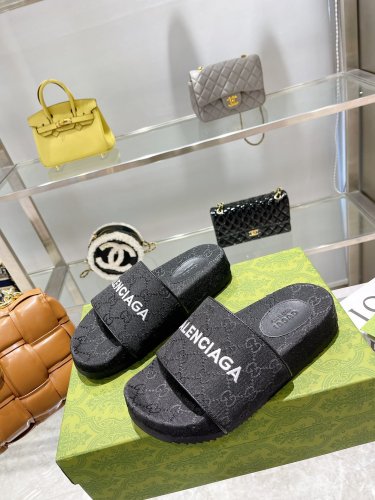 Gucci Womens Shoes Sandals Slides Slippers Luxury Brand Thick Sole Design Women's GG canvas slide sandal with Original Box 624695 H6320 9763