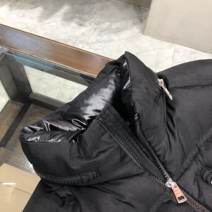 Moncler Design Mens Womens Winter Windprood Down Jackets Keep Warm 90% White Duck Down