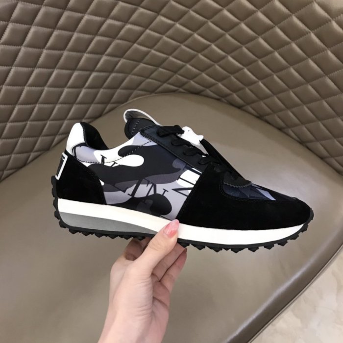 Valentino Men Shoes Fashion Design Luxury Brand ROCKRUNNER CAMOUFLAGE LAMINATED STUDDED SNEAKER with Original Box