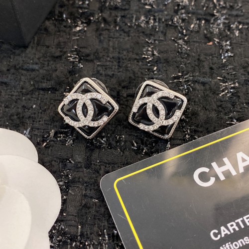 Chanel Luxury Womens Earrings E1777