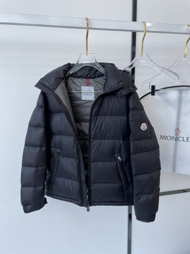 Moncler Design Mens Womens Winter Windprood Down Jackets Keep Warm 90% White Duck Down