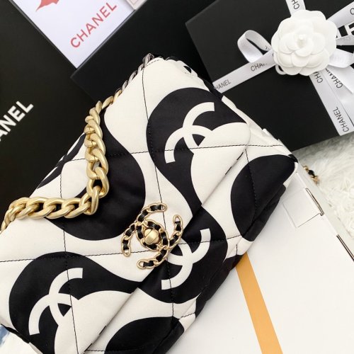 Chanel Womens Bags Shoulder Messenger Bags Chanel 19 Flap Bag Luxury Brand with Original Box