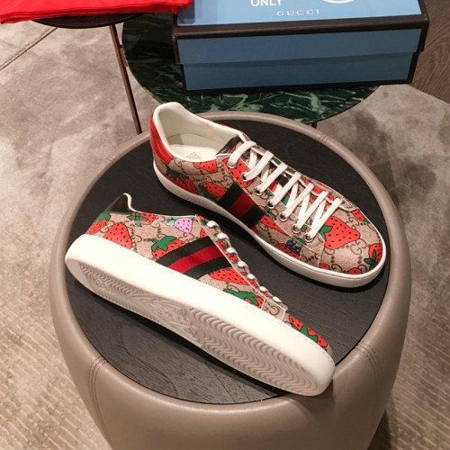 Gucci Women Shoes Sneakers Luxury Brand Women's Ace GG Supreme Sneaker with Strawberry