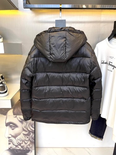 Moncler Design Mens Womens Winter Windprood Down Jackets Keep Warm 90% White Duck Down
