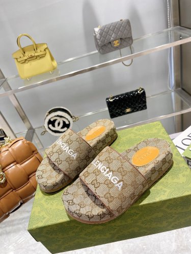 Gucci Womens Shoes Sandals Slides Slippers Luxury Brand Thick Sole Design Women's GG canvas slide sandal with Original Box 624695 H6320 9763