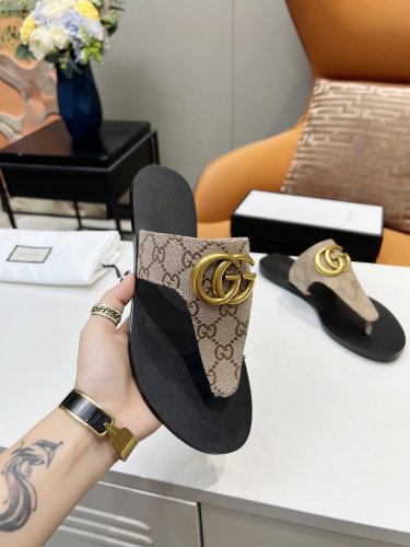 Gucci Womens Shoes Sandals Casual Design Luxury Brand Classic Leather thong sandal with Double G ‎497444 A3N00 1000 with Original Box