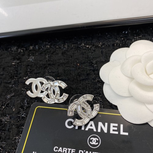 Chanel Luxury Womens Earrings E1721