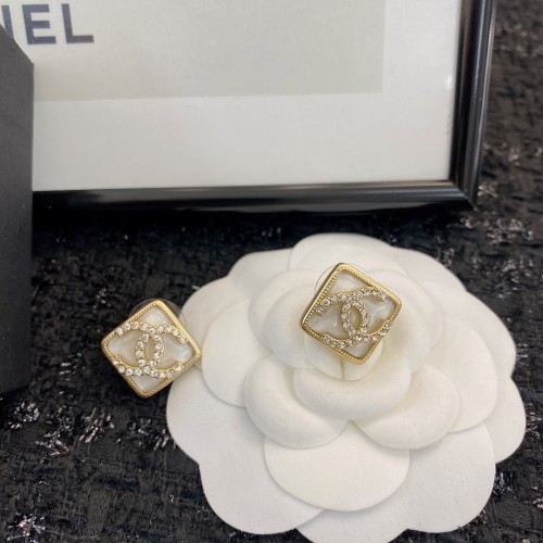 Chanel Luxury Womens Earrings E1777