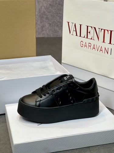 Valentino Womens Shoes Sneakers Leather Luxury Brand Women Rockstud Untitled Shoes with Original Box Whatsapp 