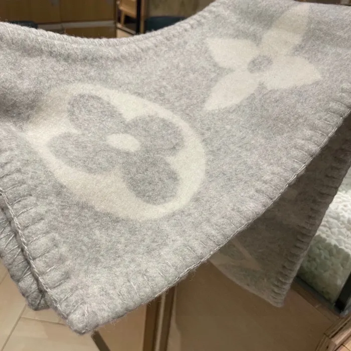 Louis Vuitton Scarves Men Womens Fashion Scarf with Original Box   