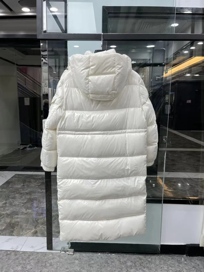 Moncler Design Womens Winter Windprood Down Jackets Keep Warm 90% White Duck Down Long Coats