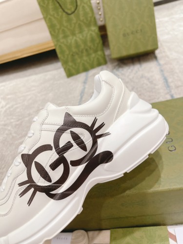 Gucci Womens Shoes Sneakers Luxury Brand Women's GG Rhyton sneaker GG Supreme canvas with Original Box 680915 UMO00 9742