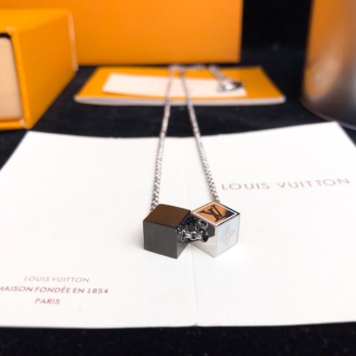 Louis Vuitton Luxury Men Womens Necklace