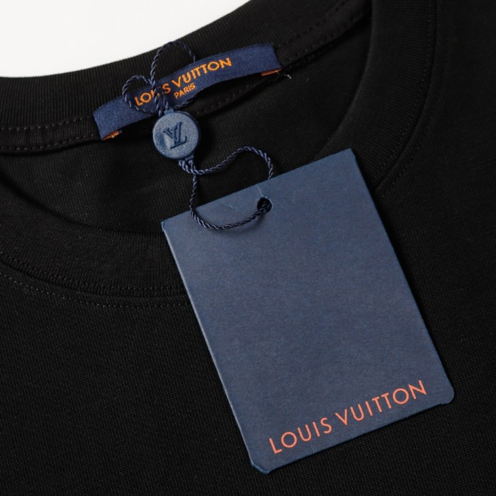 Louis Vuitton Luxury Brand Men Womens Short Sleeve T-Shirt Signature Short-Sleeved T-Shirt 1AATXI   