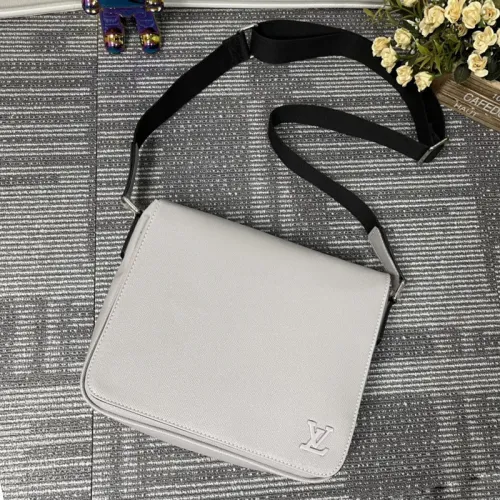 Louis Vuitton Mens Bags Messenger Bag Luxury Brand District PM with Original Box M30851  