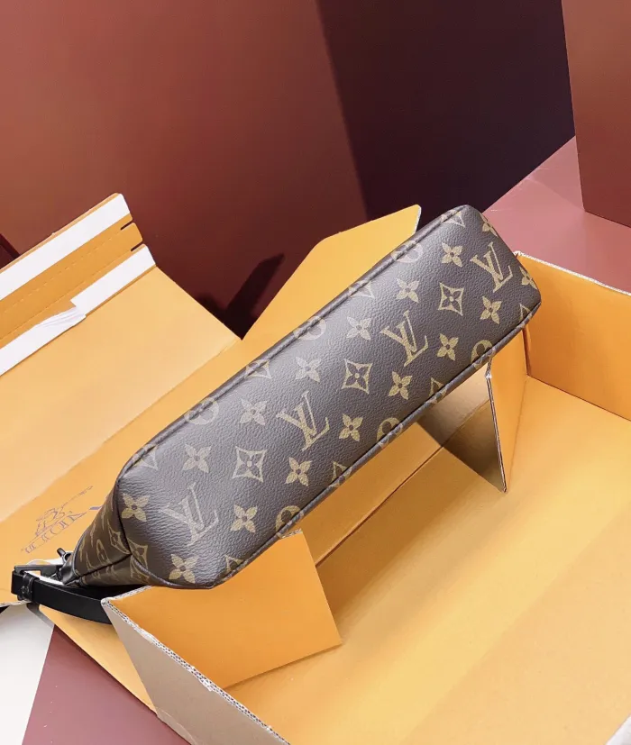 Louis Vuitton Mens Womens Bags Clutch Luxury Brand Fashion Type M82545 Pochette Voyage Souple Monogram Eclipse with Original Box  