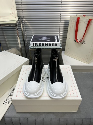 Alexander McQueen Womens Shoes Boots Fashion Design Luxury Brand Tread Slick Chelsea Boot Whatsapp 