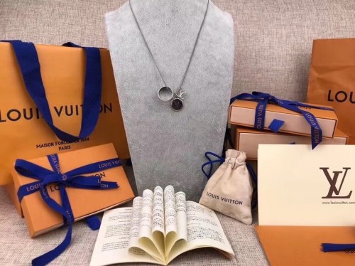 Louis Vuitton Luxury Men Womens Necklace