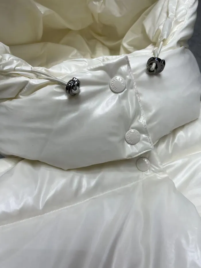 Moncler Design Womens Winter Windprood Down Jackets Keep Warm 90% White Duck Down Long Coats