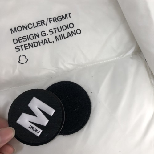 Moncler Design Mens Womens Winter Windprood Down Jackets Keep Warm 90% White Duck Down