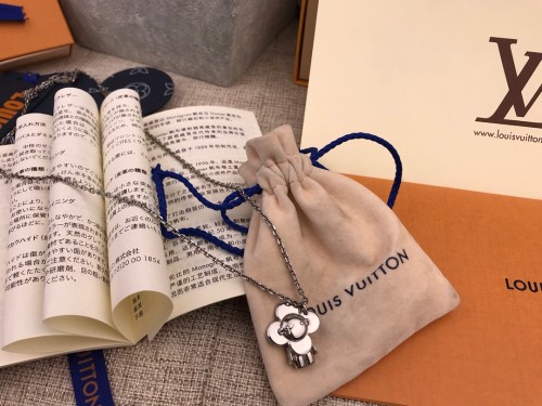 Louis Vuitton Luxury Men Womens Necklace
