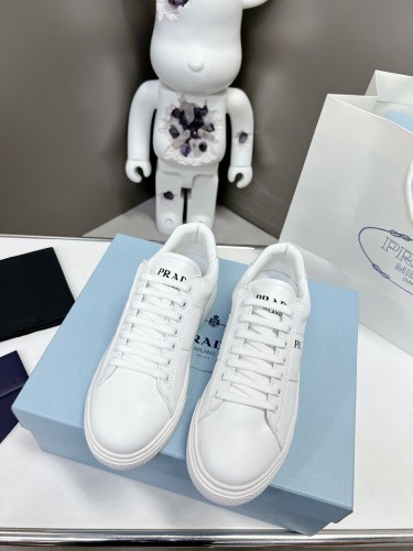Prada Womens Shoes Casual Luxury Brand Breathable Prada sneakers with Original Box