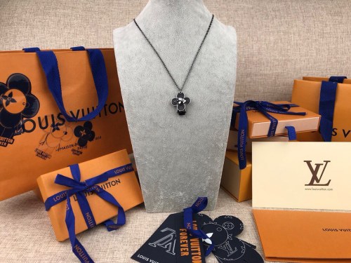 Louis Vuitton Luxury Men Womens Necklace