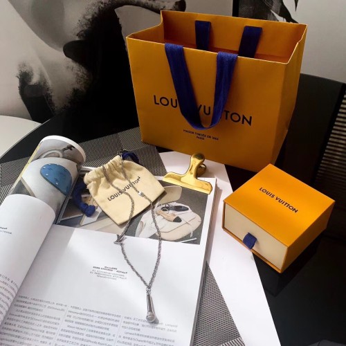 Louis Vuitton Luxury Men Womens Necklace
