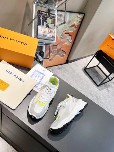 Louis Vuitton Womens Shoes Sneakers Lace-Up Luxury Brand Fashion LV Run 55 Sneaker with Original Box 1ACGOQ  