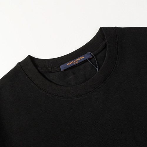 Louis Vuitton Luxury Brand Men Womens Short Sleeve T-Shirt Signature Short-Sleeved T-Shirt 1AATXI   