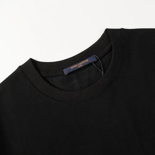 Louis Vuitton Luxury Brand Men Womens Short Sleeve T-Shirt Signature Short-Sleeved T-Shirt 1AATXI   