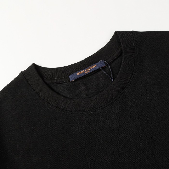 Louis Vuitton Luxury Brand Men Womens Short Sleeve T-Shirt Signature Short-Sleeved T-Shirt 1AATXI   