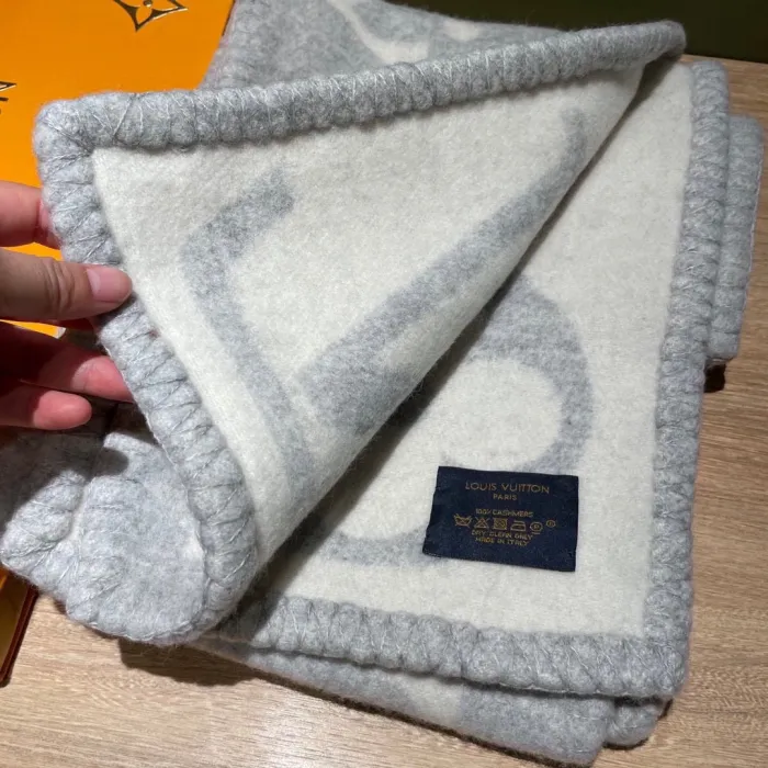 Louis Vuitton Scarves Men Womens Fashion Scarf with Original Box   