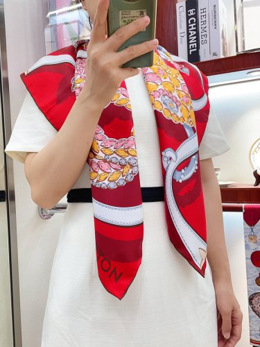 Louis Vuitton Scarves Womens Fashion Scarf Precious Dragon Silk Square 90 M79165 with Original Box   
