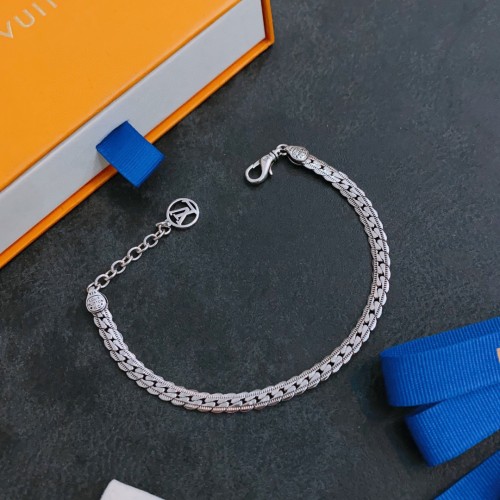 Louis Vuitton Luxury Men Womens Necklace